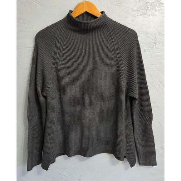 Elie Tahari Woman's Grey Sweater Size Small - Picture 1 of 5